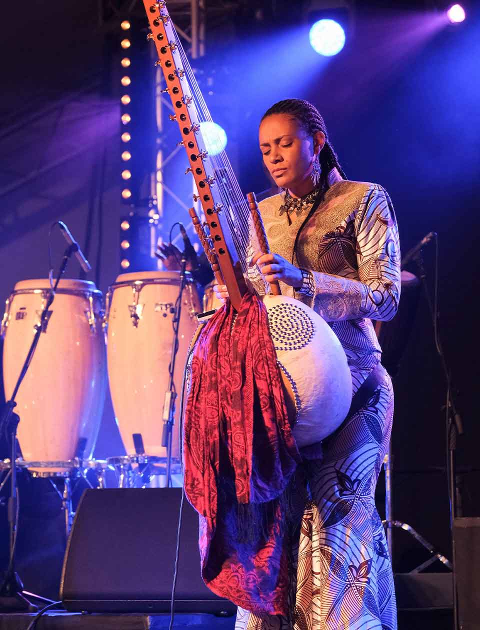 A photograph of Sona Jobarteh playing the koro