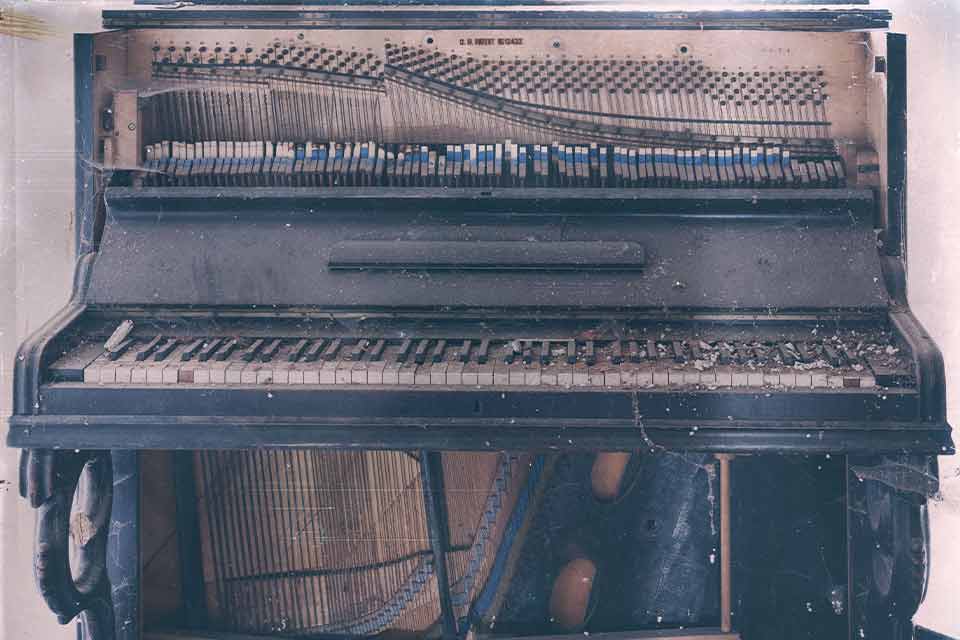 A photograph of a dilapidated piano