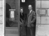 Zofia and Kazimierz Romanowicz in front of the Galerie Lambert in 1962 / Courtesy of the Archiwum Emigracji, Biblioteka Uniwersytecka, Toruń, Poland